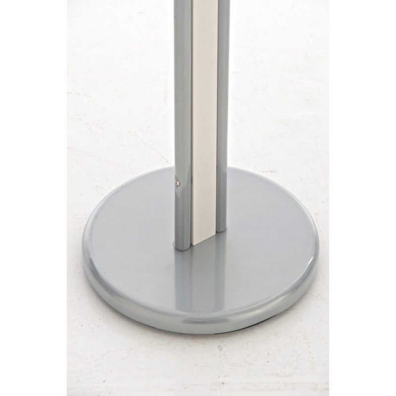 Tyylikäs metallinen vaatepalvelija kromipinnoitteella ja puuvärivaihtoehdoilla