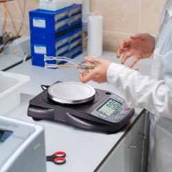 Laboratoriovaaka 600 g kapasiteetti 0,01 g tarkkuus ruostumattomasta teräksestä valmistettu punnitusalusta LCD-näyttö