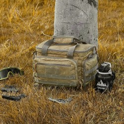 Ampumaratalaukku 600D polyesteri 4 pistoolia 6 lippaa 3 irrotettavaa jakajaa ruskea