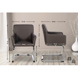 Moderni Puka-keinutuoli pehmustetulla istuimella ja teräsrungolla