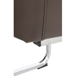 Moderni Puka-keinutuoli pehmustetulla istuimella ja teräsrungolla