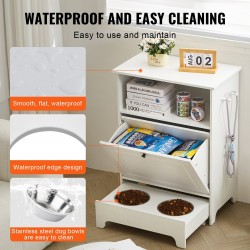 Koiran ruokinta-asema nostetuilla kulhoilla melamiinipintainen valkoinen kaksi ruostumatonta kulhoa säilytystilalla