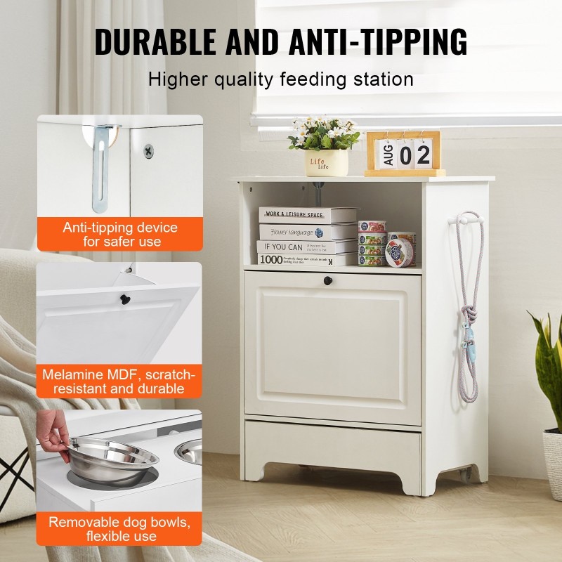 Koiran ruokinta-asema nostetuilla kulhoilla melamiinipintainen valkoinen kaksi ruostumatonta kulhoa säilytystilalla
