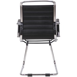 Moderni keinonahkainen keinutuoli kromijalustalla ja käsinojilla