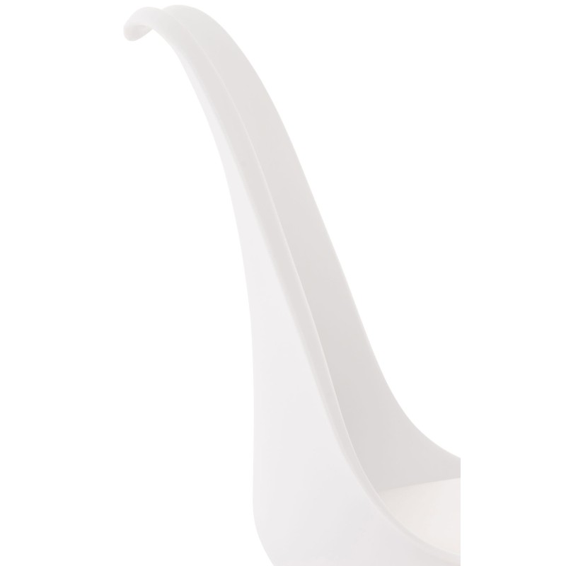 Moderni ruokailutuoli pyökkijaloin ja pehmustetulla istuimella