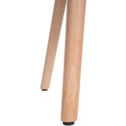 Moderni nojatuoli puujaloilla mukavaan istumiseen