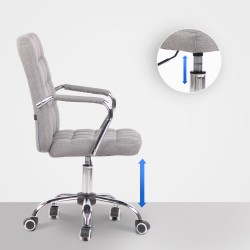 Ergonominen toimistotuoli moderniin työympäristöön säädettävällä korkeudella ja käsinojilla
