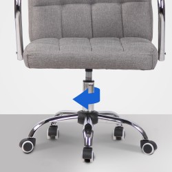 Ergonominen toimistotuoli moderniin työympäristöön säädettävällä korkeudella ja käsinojilla