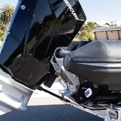 Peräpeilin tuki galvanoitu raskasmetalli säädettävä 505–779,7 mm alle 150 hevosvoimaa sopii trailereihin