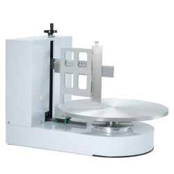 Kakunkoristelukone 4–16 tuuman kakkuihin 20 senttimetrin korkeuteen säädettävällä kaavimella valkoinen