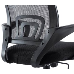 Ergonominen toimistotuoli säädettävällä korkeudella ja verkkopäällysteellä