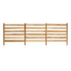 Puun yksityisyysaita täyspuuta metallipaaluilla kolmen paneelin korkeus 914 millimetriä