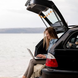 Sähköinen takaluukun tukijousisarja Toyota Highlander 2014–2019 vasen ja oikea 715N