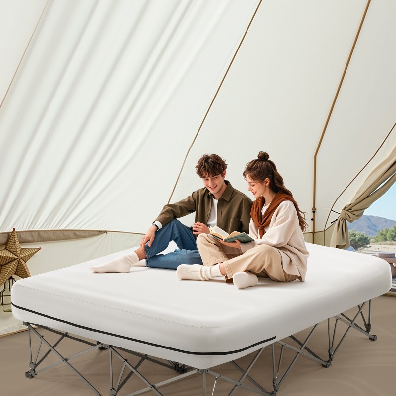 Ilmatäytteinen leirintäsänky kahdelle joustokuitukankaasta taittuvalla rungolla sisäänrakennetulla pumpulla