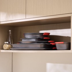 Kahdeksanosainen hiiliteräksinen leivontavuokasetti viisi suorakaide- ja kolme pyöreää vuokaa tarttumaton pinnoite