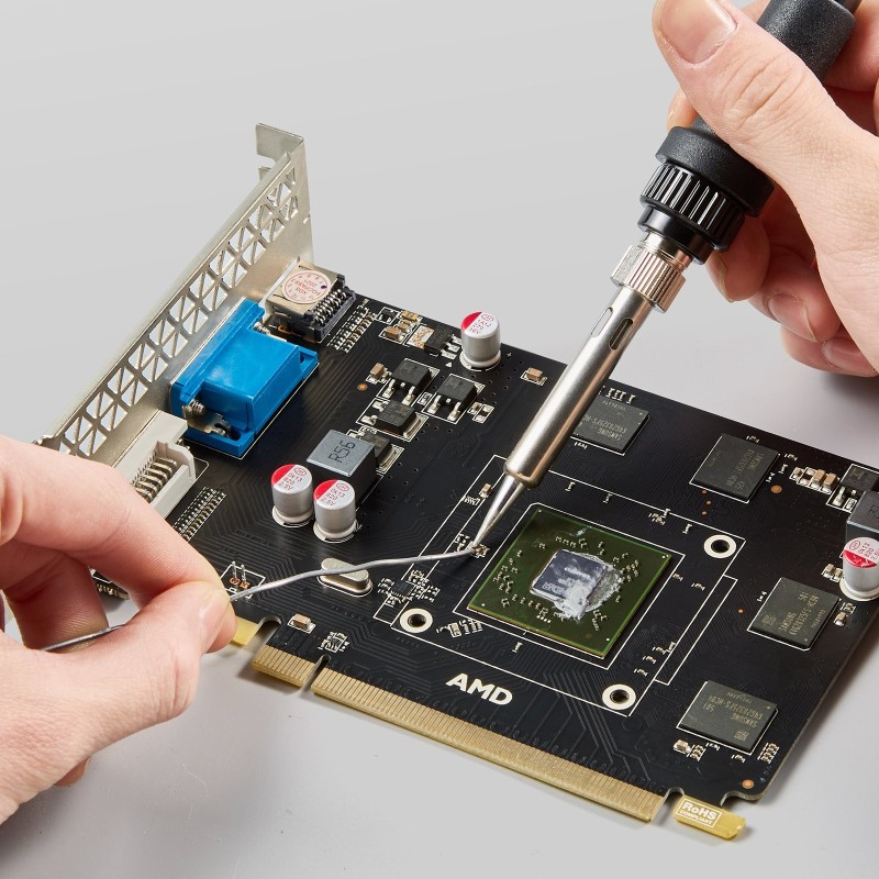 Kaksitoiminen kuumailma ja juotosasema metallirunkoinen kahdeksansataakaksikymmentä wattia elektroniikkakorjaukseen sisältää