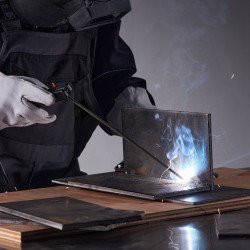 Hitsauskone IGBT-invertteri 205 A tasavirtatig tasavirtapulssitig puikkohitsaus enintään 10 mm