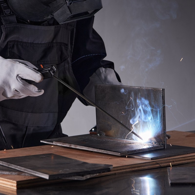 Hitsauskone IGBT-invertteri 205 A tasavirtatig tasavirtapulssitig puikkohitsaus enintään 10 mm