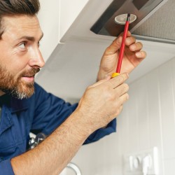 Eristetty 11-osainen ruuvimeisselisarja 1000V magneettikärjillä ergonomisilla kahvoilla jännitetesterillä sähköasennuksiin