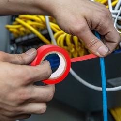 Eristetty 50-osainen työkalusarja sähköasennuksiin 1000V magneettikärjillä