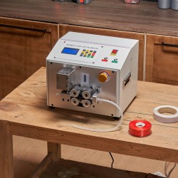 Automaattinen katkaisukone putkille ja letkuille halkaisijaltaan 1–20 millimetriä näytöllä ohjattava