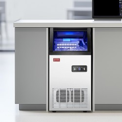 Kaupallinen jääpalakone ruostumatonta terästä ja PP-muovia noin 50 kg vuorokaudessa