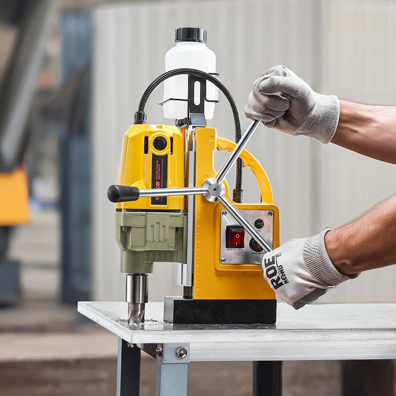 Magneettiporakone 1400 W 12500 N pitovoima kruunuporan halkaisija 40 mm 11 kruunuporaa