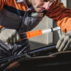 Digitaalinen momenttiavain autoihin ja moottoripyöriin 3/8 tuuman vääntiöllä 0–135 N.m 72 hammasta