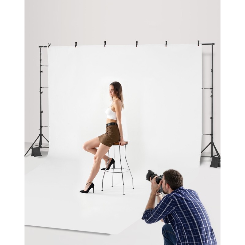 Taustateline hiiliteräs musta korkeus 72–260 cm leveys 139–306 cm kaksi kolmijalkaa