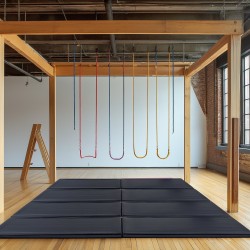 Seinäpehmuste PVC-verkkokankaasta korkeatiheyksinen helmi-vaahto 1500 x 500 x 50 mm musta