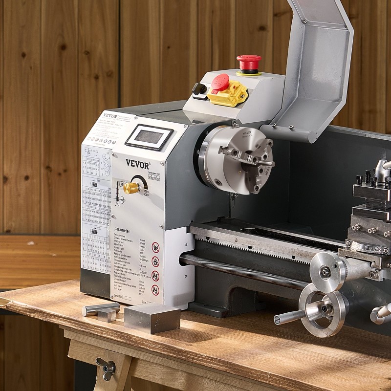 3-leukainen itseitsentyyttävä sorvinistukka HT300 200 mm sisäleuoilla 4–200 mm