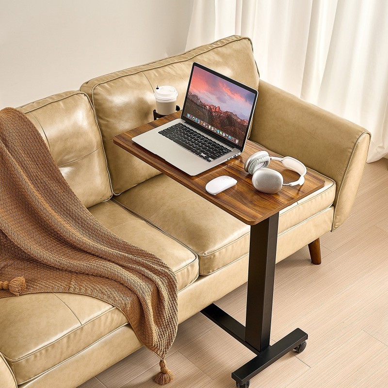 Sängyn ja sohvan vieripöytä sähköisellä korkeudensäätöllä lastulevyllä teräsrungolla pyörillä