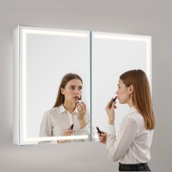 Seinäkiinnitteinen lääkekaappi peilillä 60 x 80 cm kolmivärinen himmennettävä LED-valaistus integroidulla pistorasialla