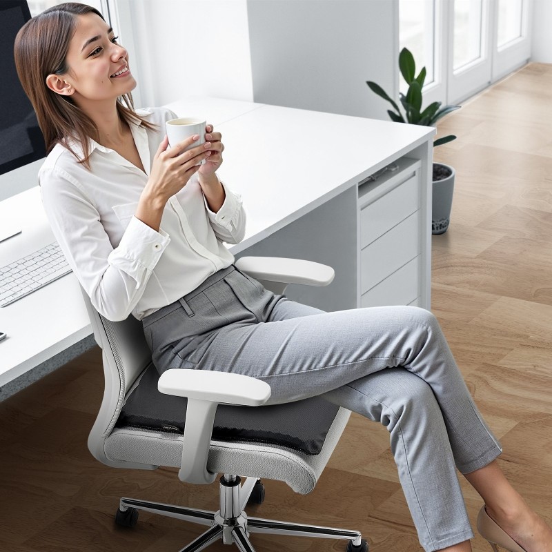 Istuintyyny geelitäytteellä hunajakennorakenteella 43×46×3,5 cm irrotettava polyesteripäällinen musta