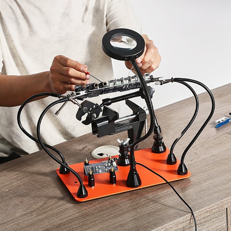 Juotosasema magneettinen kolmannenkäden teräspohjalla 3X suurennuksella LED-valaistuksella 4 taipuisaa vartta