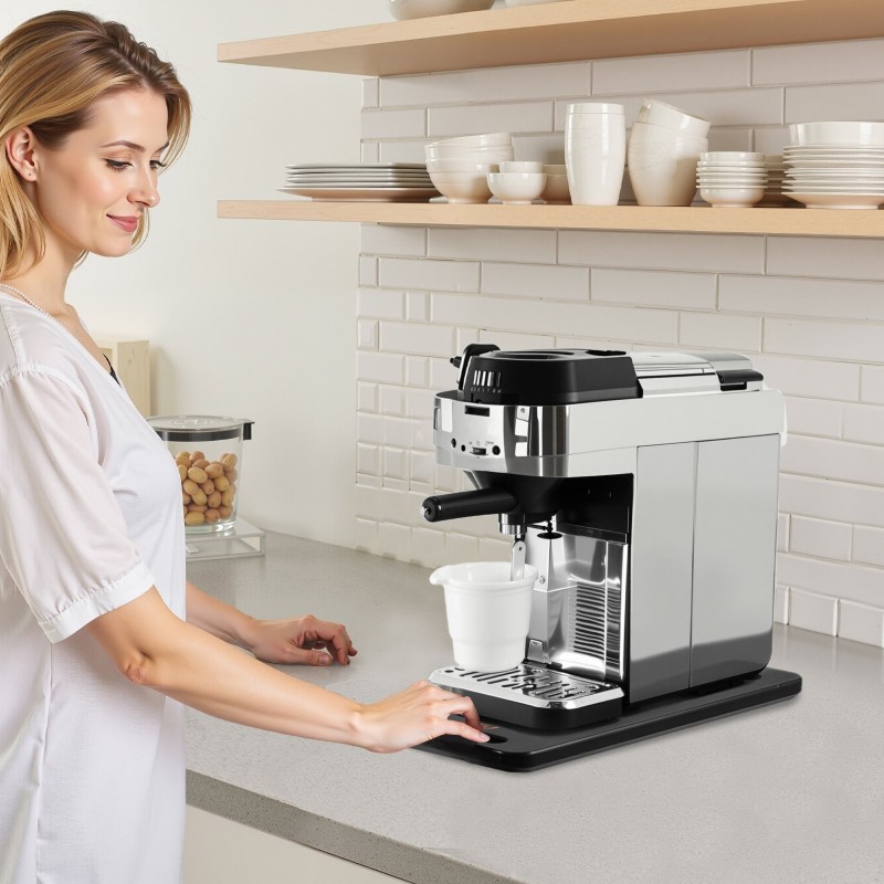 Keittiökonealusta musta keskikokoinen kantaa kahdeksantoista kilogrammaa pehmeillä kumipyörillä ontolla kahvalla