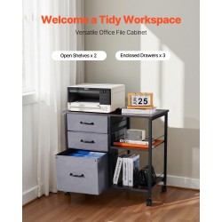 Metallinen arkistokaappi kolme kangaslaatikkoa kaksi avohyllyä puinen taso pyörillä