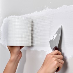 Itsekiinnittyvä lasikuitukipsilevyverkko 150 mm 30 m 12 rullaa seinien ja kattojen korjaukseen