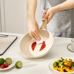 3-osainen alumiininen paistinpannisetti keraamisella pinnoitteella sopii induktio-, kaasu- ja sähköliesille