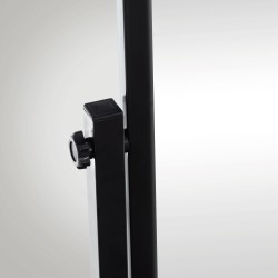 Tyylikäs seisova kokovartalon peili pyörillä ja säädettävällä kulmalla