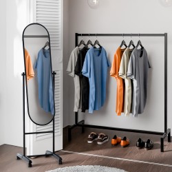 Soikea metallirunkoinen peili pyörillä, eri värejä