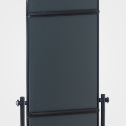 Soikea metallirunkoinen peili pyörillä, eri värejä