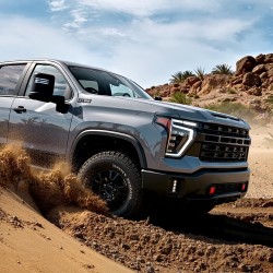 Etupyörän napayksikkö korkealujuuksinen kuulalaakeri kaksi kappaletta autokohtainen mitoitus