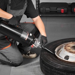 Renkaan helmenistutuslaite 8 L hiiliterässäiliö sopii putkettomille renkaille enintään 21 tuumaa