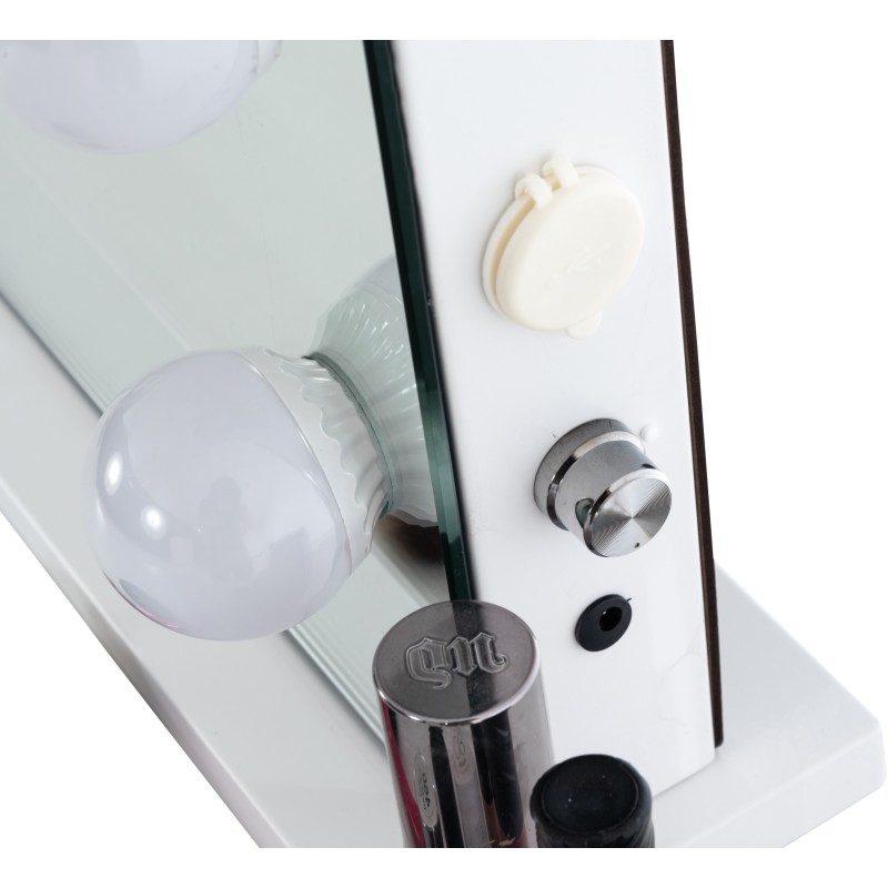 Tyylikäs meikkipeili led-valoilla ja usb-laturilla kylpyhuoneeseen