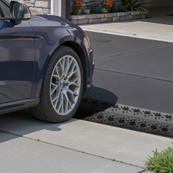 PP-muovinen laskettava kaapelisuoja 2 kanavaa musta sisä ja ulkokäyttöön