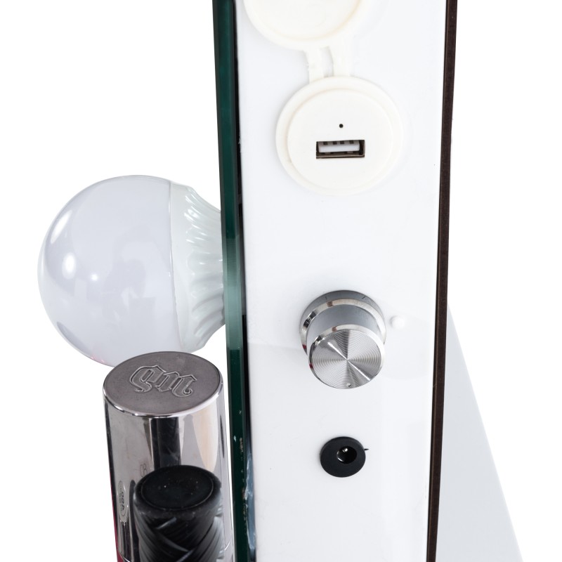 Tyylikäs meikkipeili led-valoilla ja usb-laturilla kylpyhuoneeseen