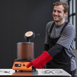 Sulatusuuni jalometalleille kolmen kilon keraamisella astiolla kylmävalssattu teräsrunko