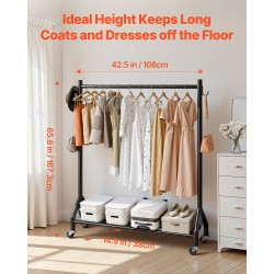 Vaateräkki hiiliteräsrungolla yhdellä ripustustangolla ja sivukoukuilla neljä pyörää joista kaksi jarrullista