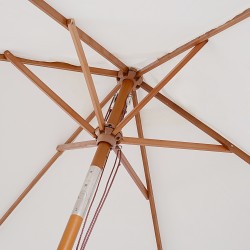 Aurinkovarjo 200 x 150 x 235 cm suorakaiteen muotoinen kallistettava kermanvalkoinen puurunko ja bambukaaret